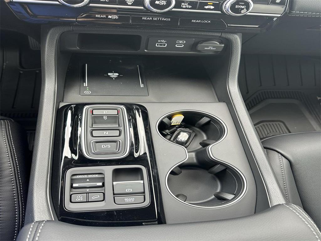 new 2025 Honda Pilot car, priced at $42,703