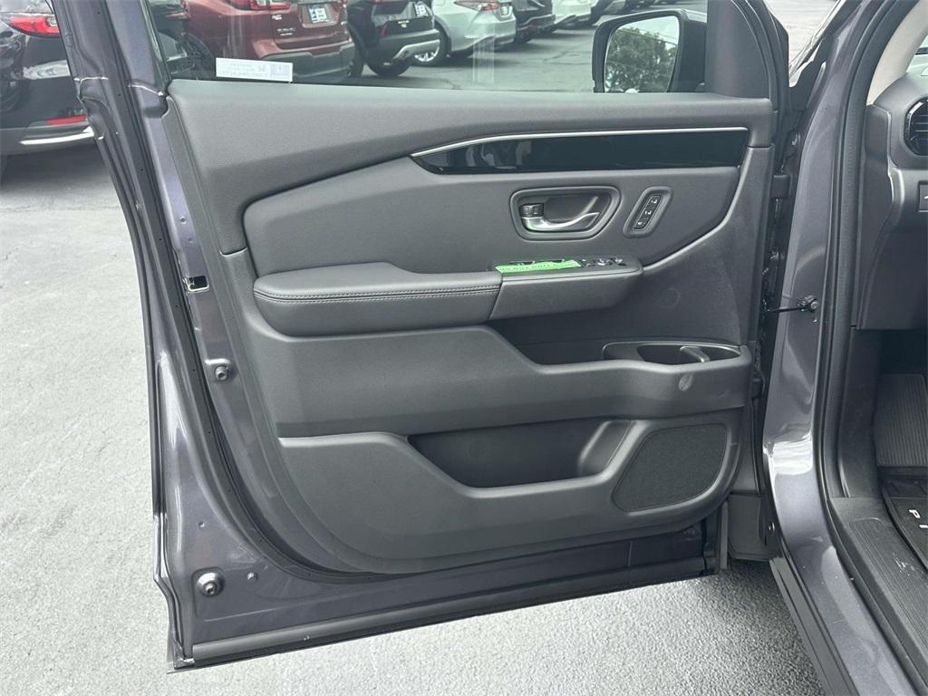 new 2025 Honda Pilot car, priced at $42,703