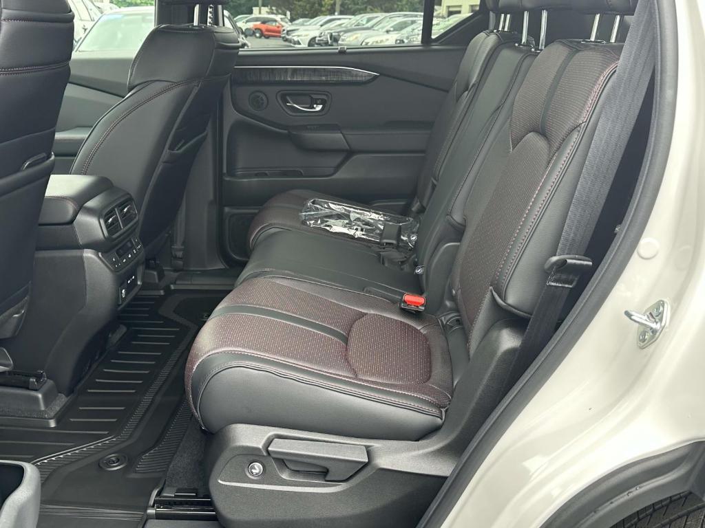 new 2025 Honda Pilot car, priced at $55,499