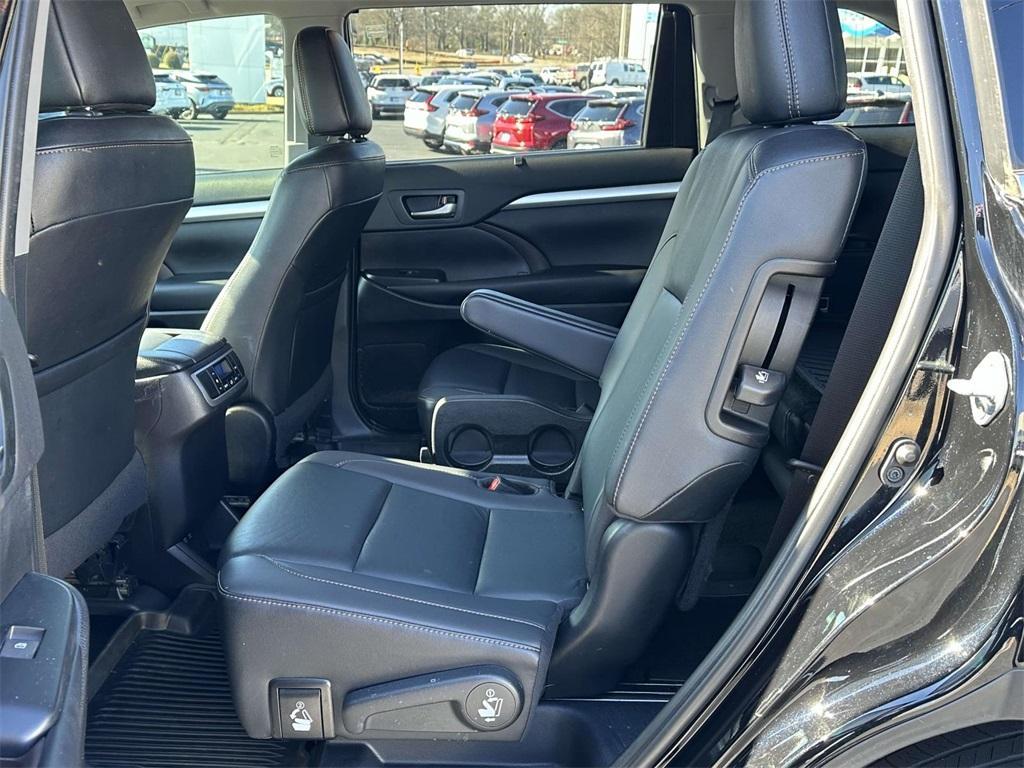 used 2019 Toyota Highlander car, priced at $26,783