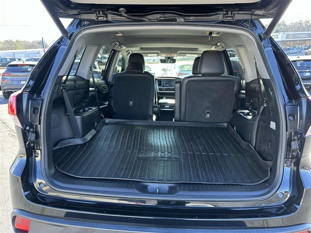 used 2019 Toyota Highlander car, priced at $26,783