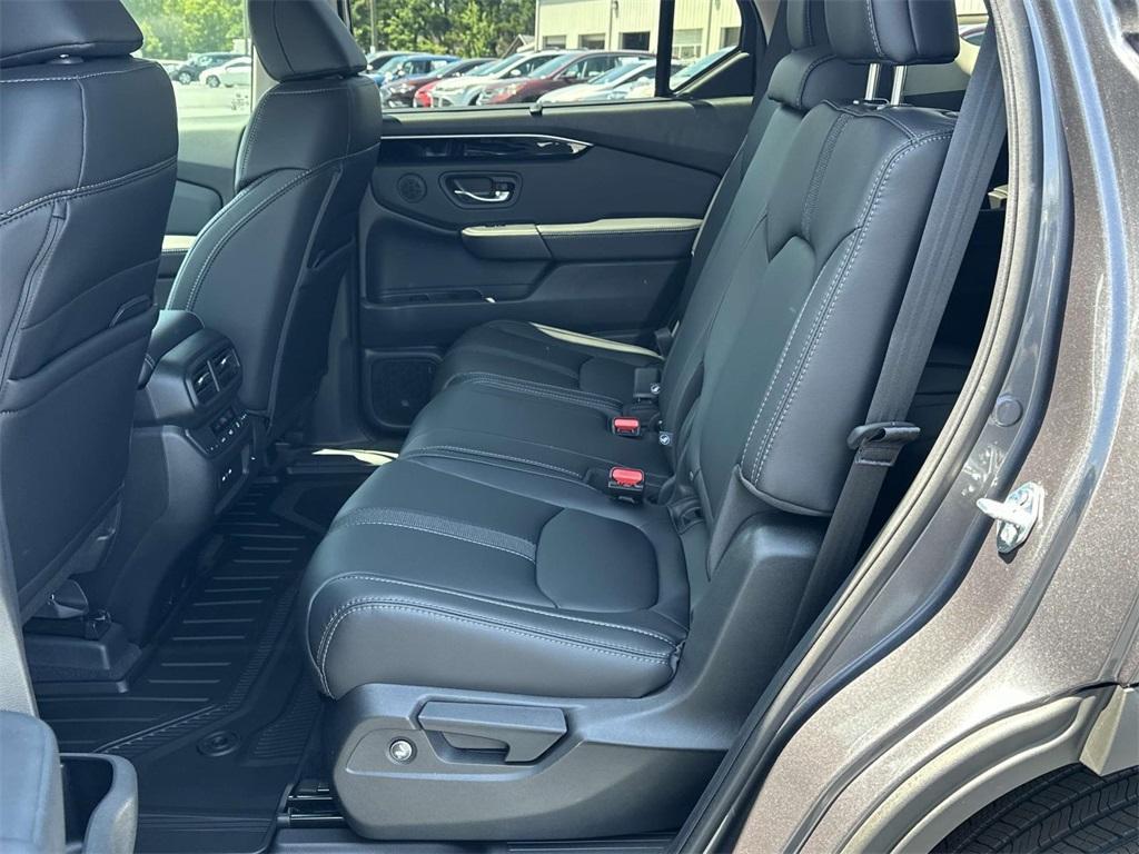 new 2025 Honda Pilot car, priced at $45,168