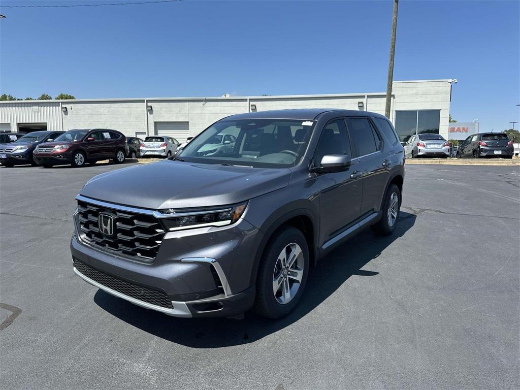 new 2025 Honda Pilot car, priced at $45,168