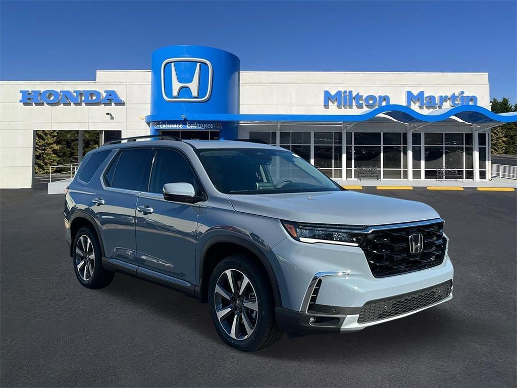 new 2025 Honda Pilot car, priced at $46,681