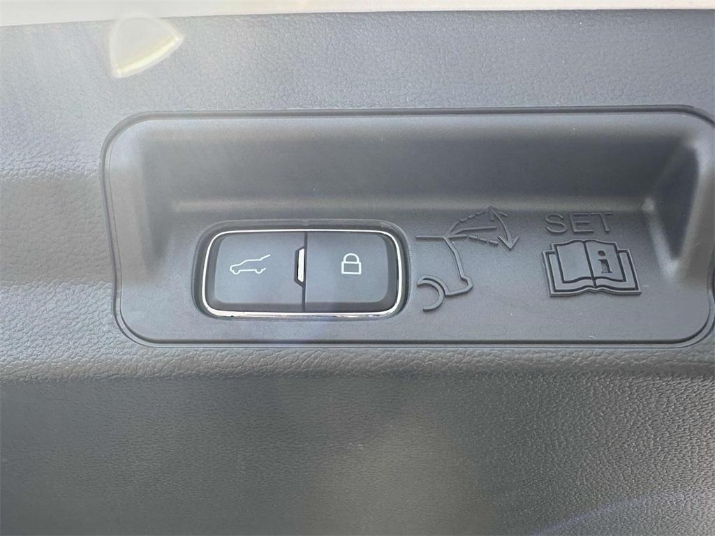 used 2024 Ford Explorer car, priced at $30,983
