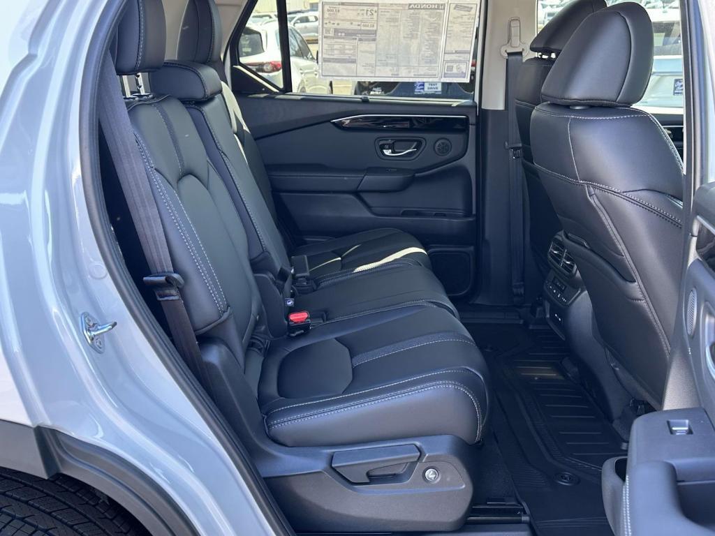 new 2025 Honda Pilot car, priced at $48,878