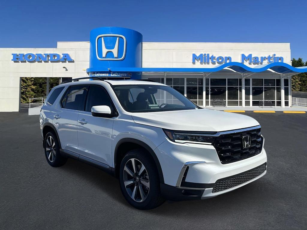 new 2025 Honda Pilot car, priced at $48,878