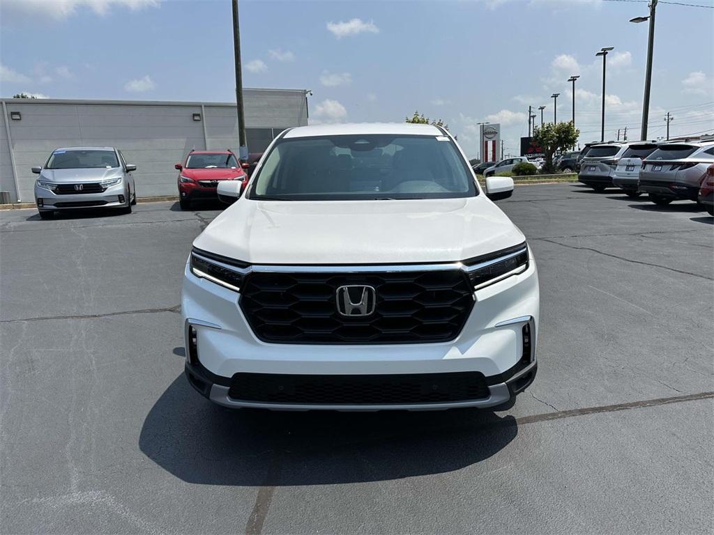 new 2025 Honda Pilot car, priced at $44,043