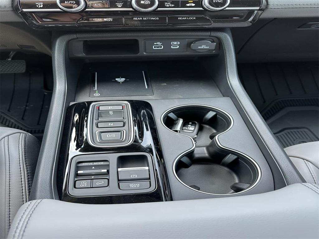 new 2025 Honda Pilot car, priced at $44,043