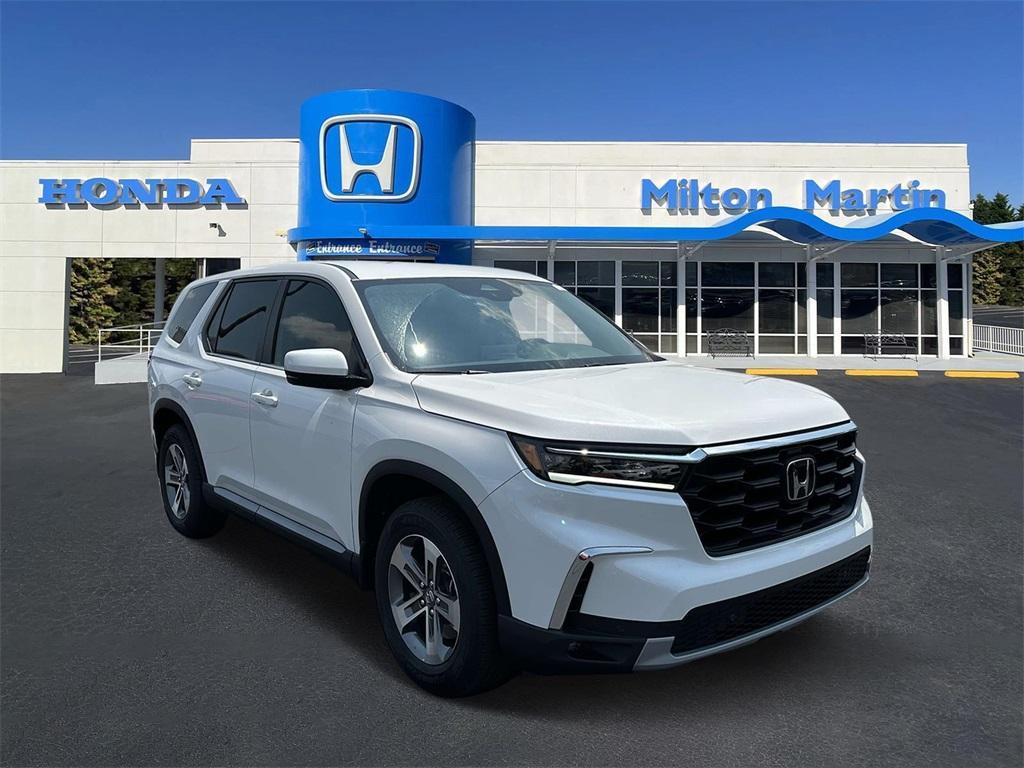 new 2025 Honda Pilot car, priced at $44,043