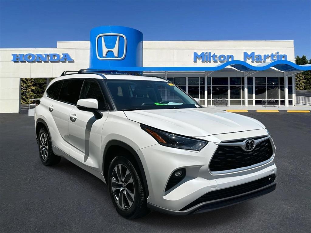 used 2021 Toyota Highlander car, priced at $33,482