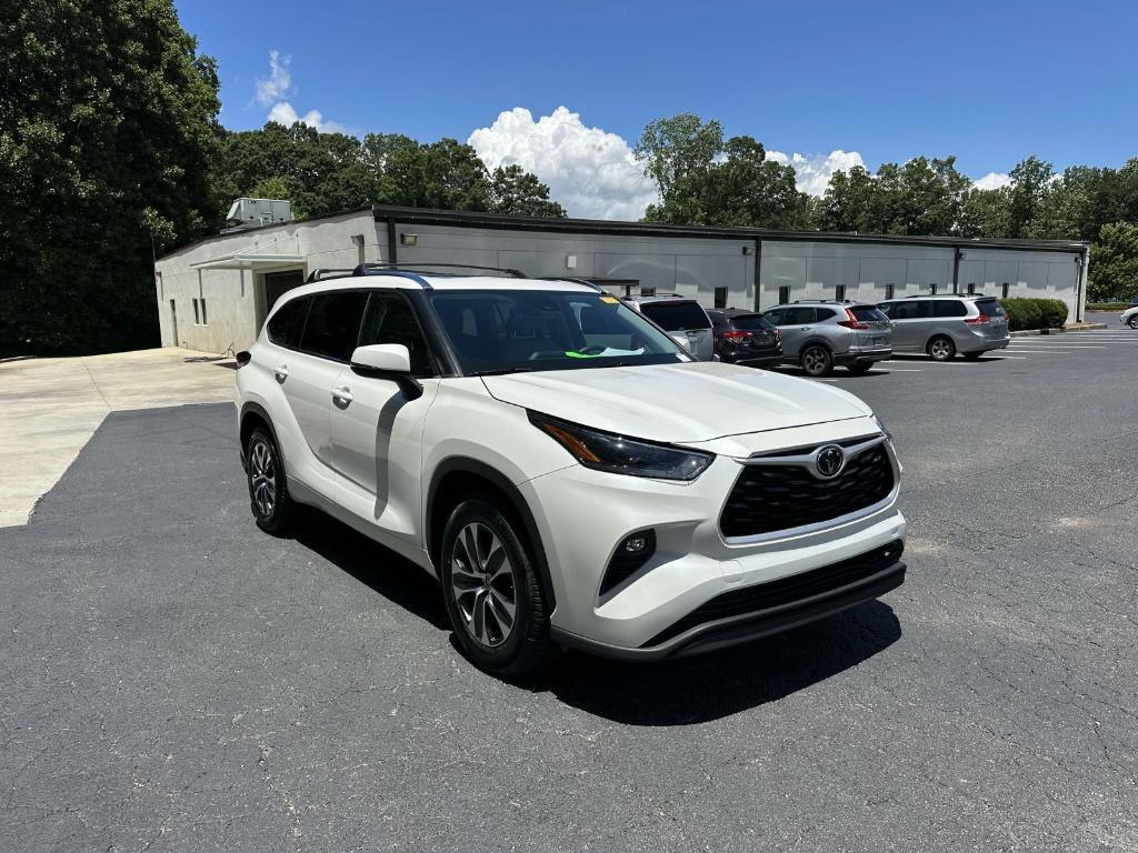 used 2021 Toyota Highlander car, priced at $33,981