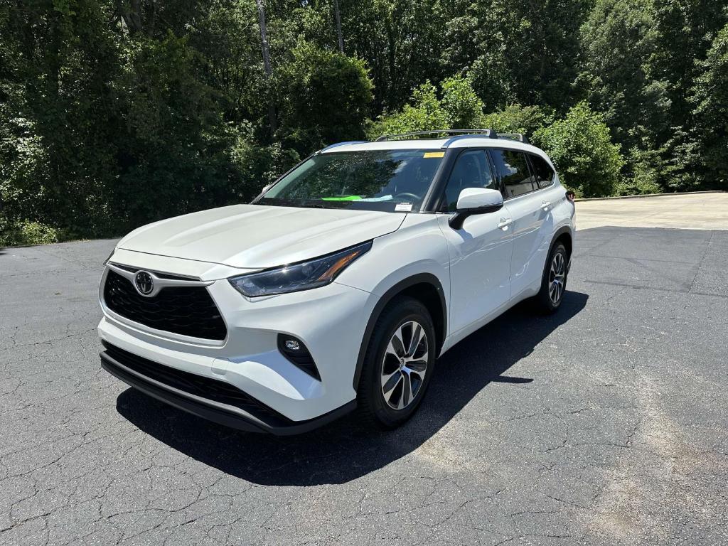 used 2021 Toyota Highlander car, priced at $33,981