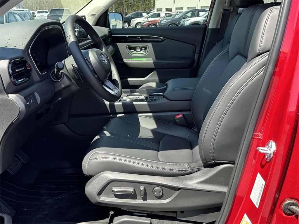 new 2025 Honda Pilot car, priced at $46,935