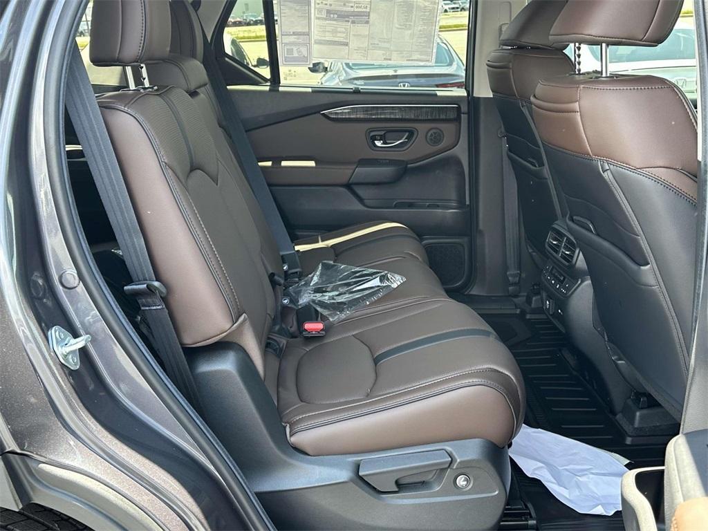 new 2025 Honda Pilot car, priced at $52,894