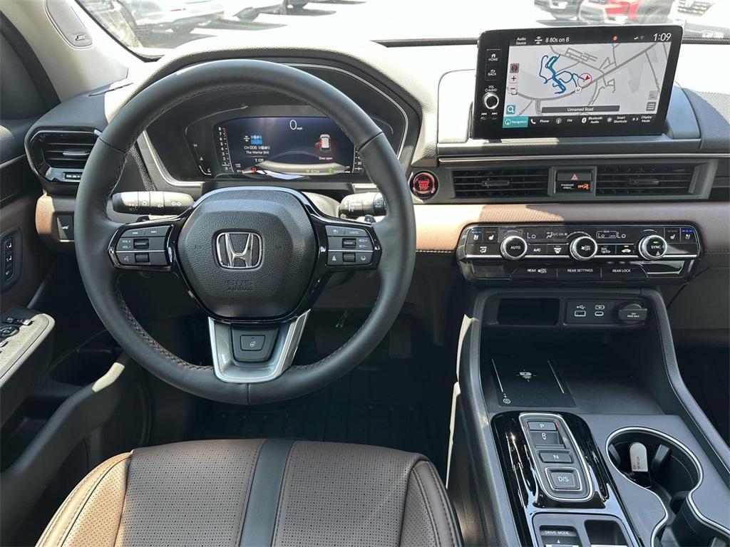 new 2025 Honda Pilot car, priced at $52,894