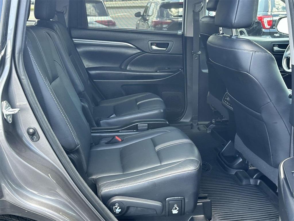 used 2018 Toyota Highlander car, priced at $25,482