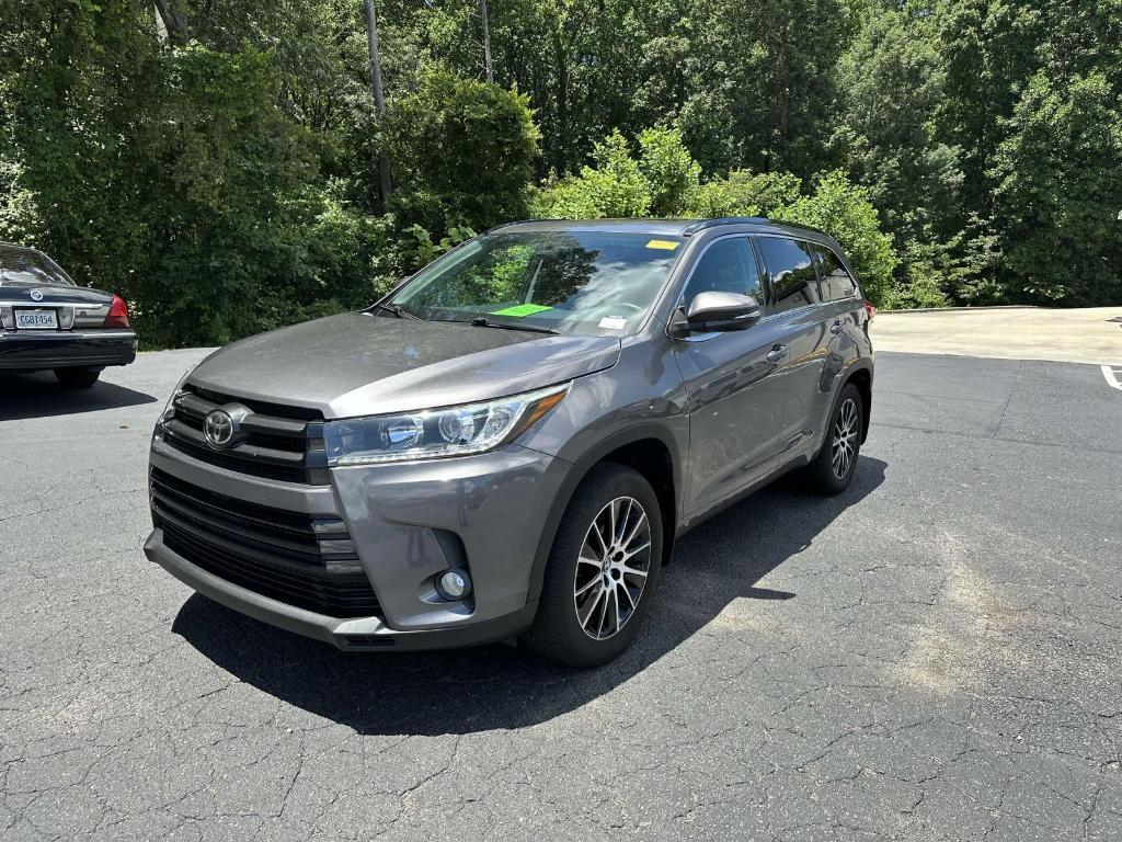 used 2018 Toyota Highlander car, priced at $25,981