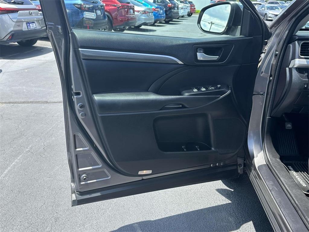 used 2018 Toyota Highlander car, priced at $25,482