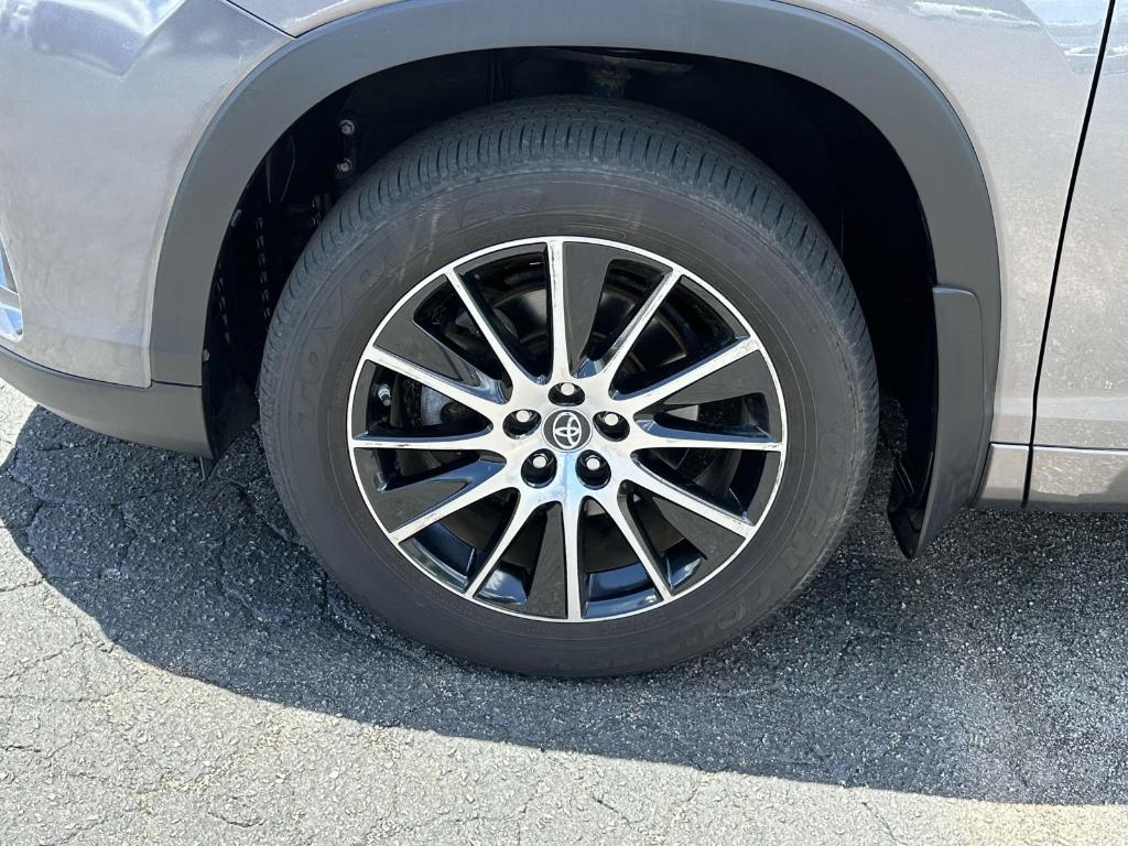 used 2018 Toyota Highlander car, priced at $25,981
