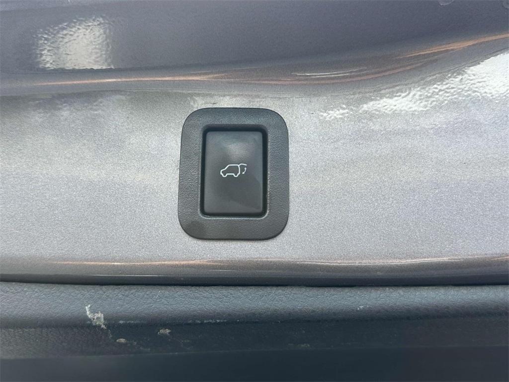 used 2018 Toyota Highlander car, priced at $25,482