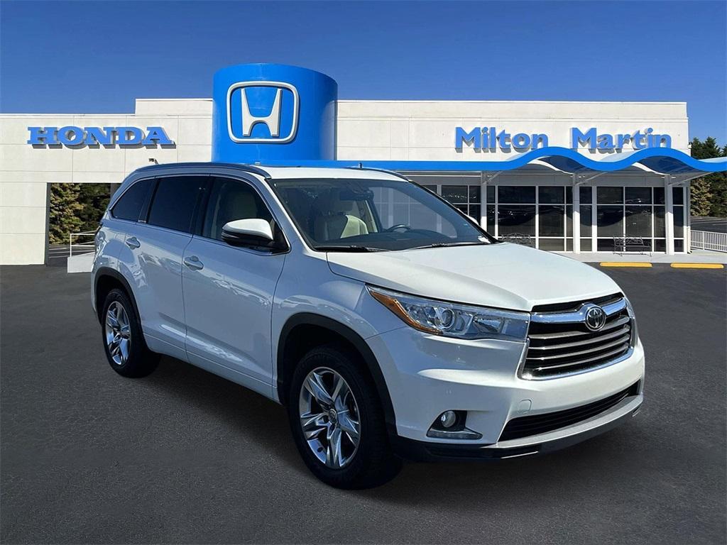 used 2015 Toyota Highlander car, priced at $19,482