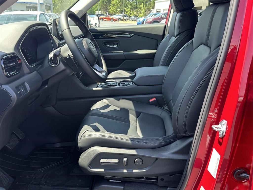 new 2025 Honda Pilot car, priced at $49,445