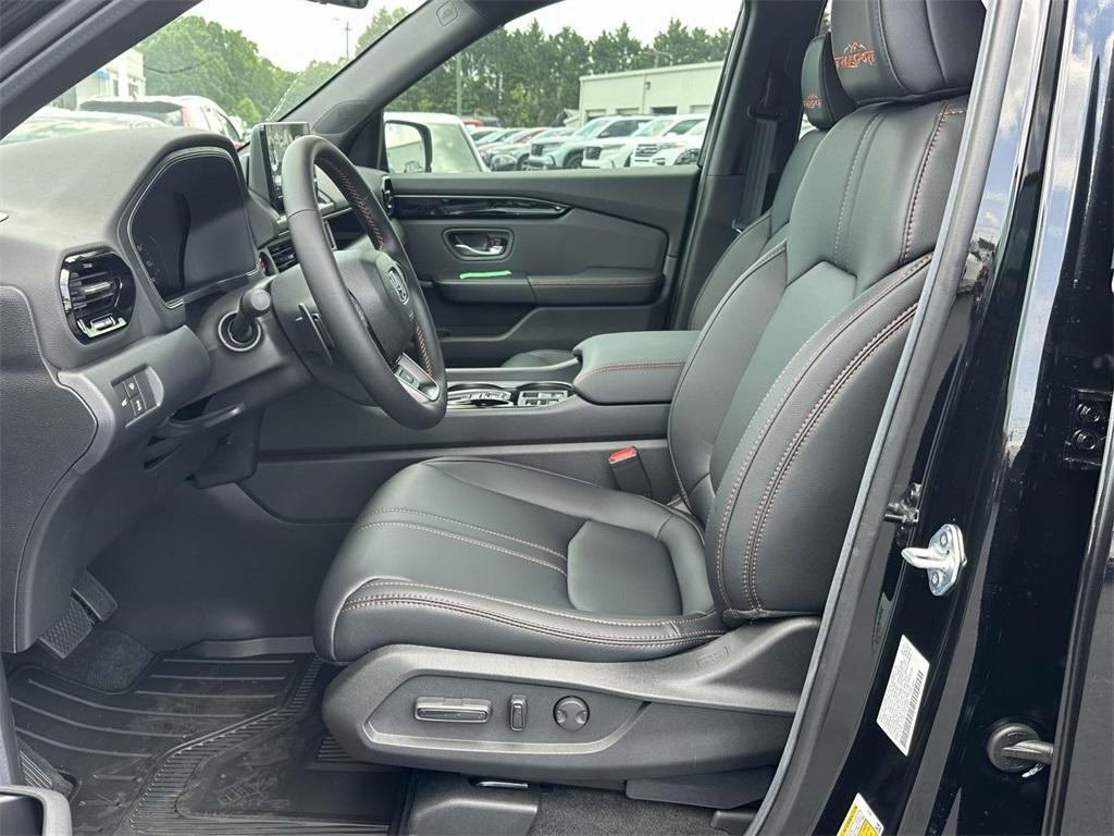 new 2025 Honda Pilot car, priced at $48,308