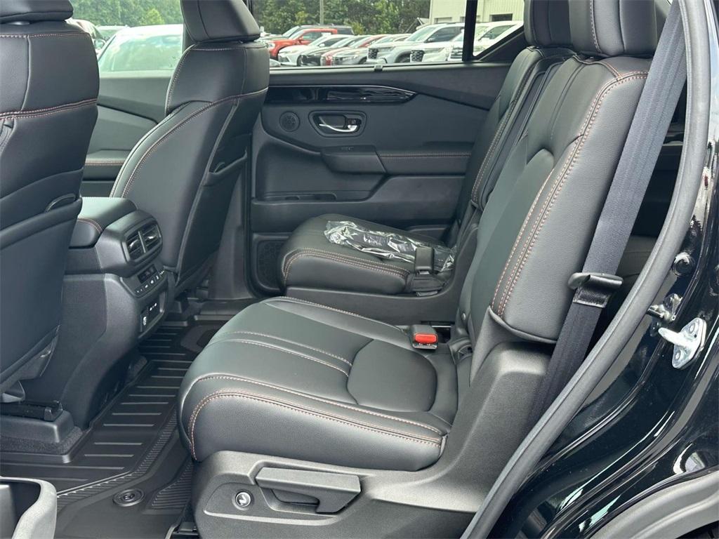 new 2025 Honda Pilot car, priced at $48,308