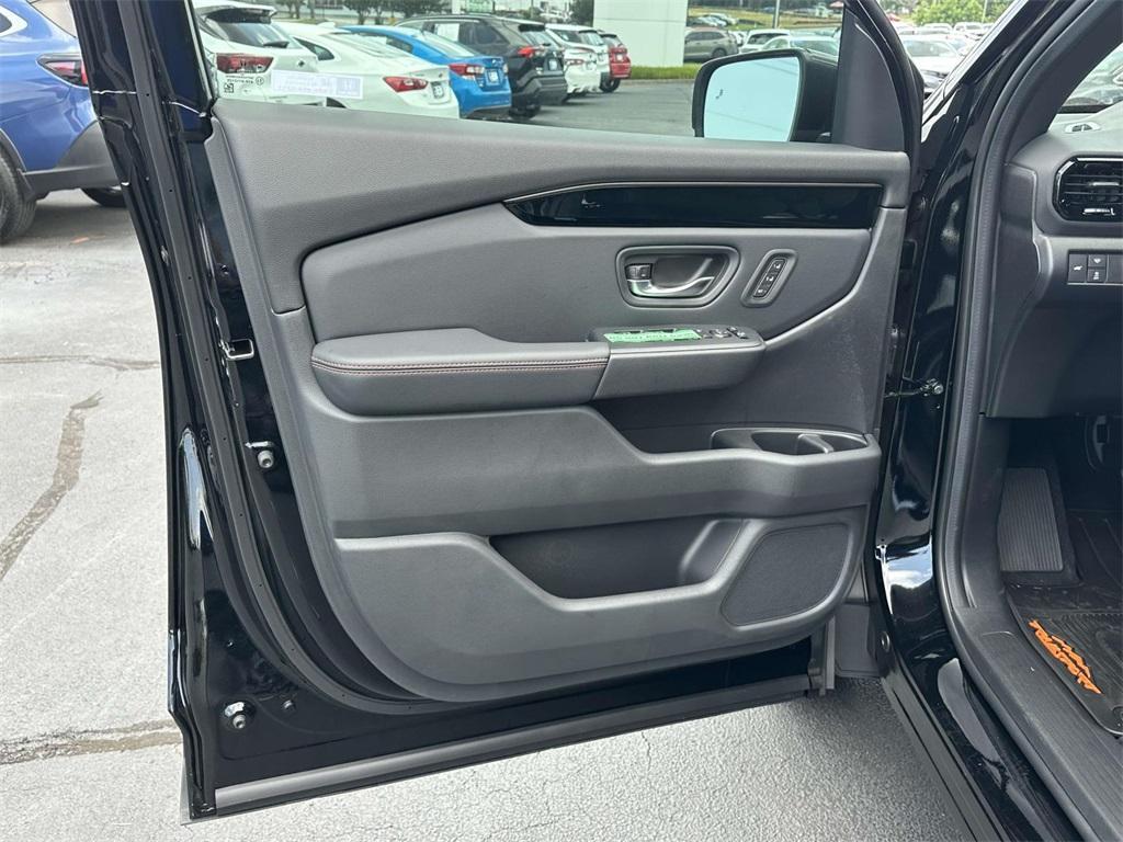 new 2025 Honda Pilot car, priced at $48,308
