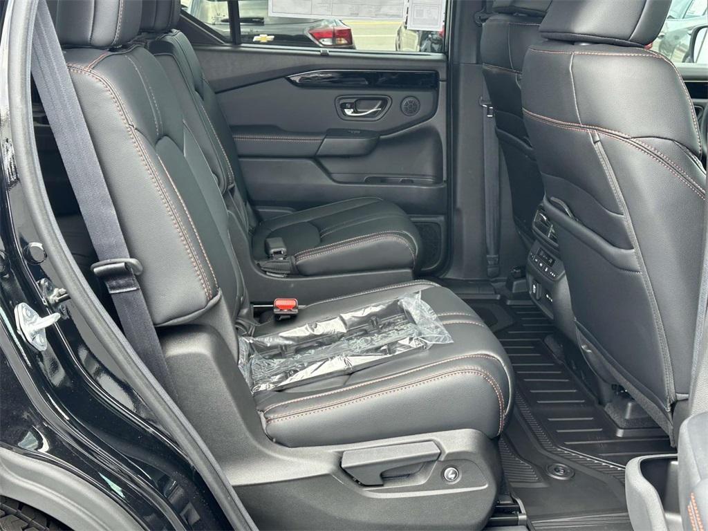 new 2025 Honda Pilot car, priced at $48,308
