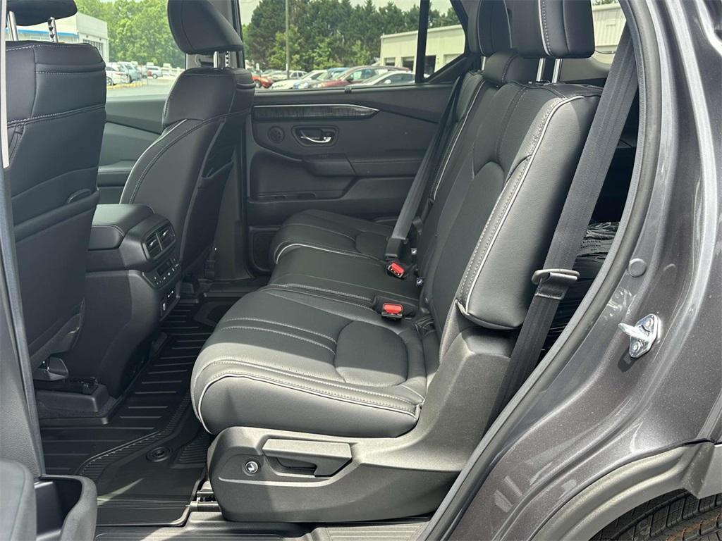 new 2025 Honda Pilot car, priced at $52,349