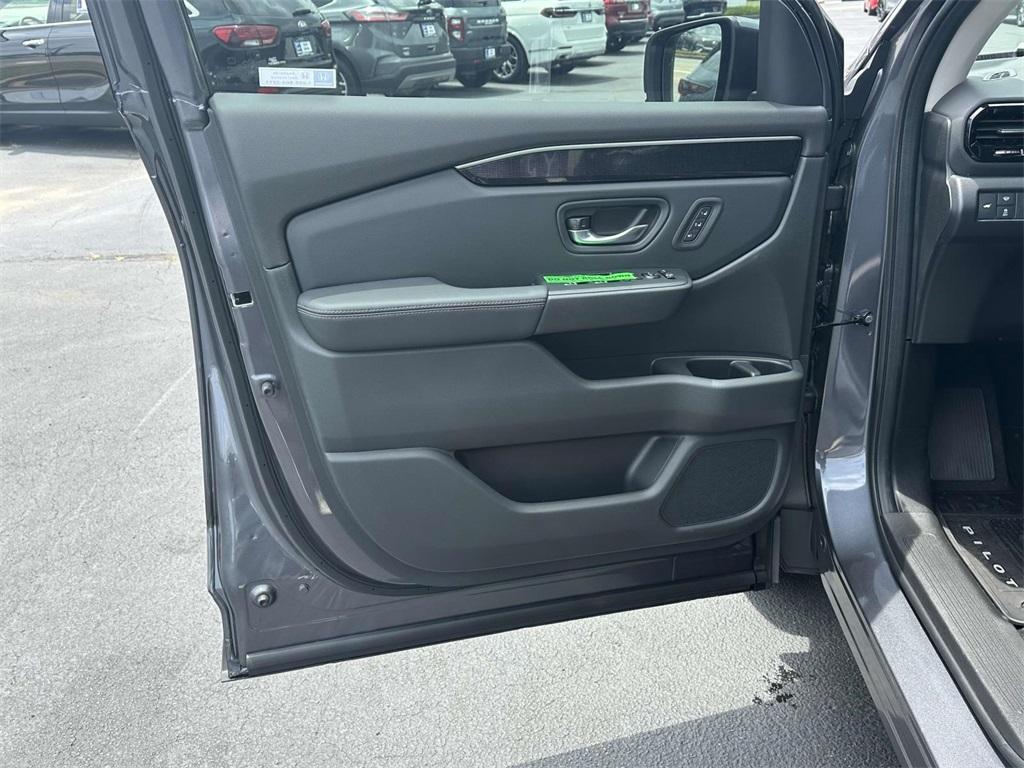 new 2025 Honda Pilot car, priced at $52,349