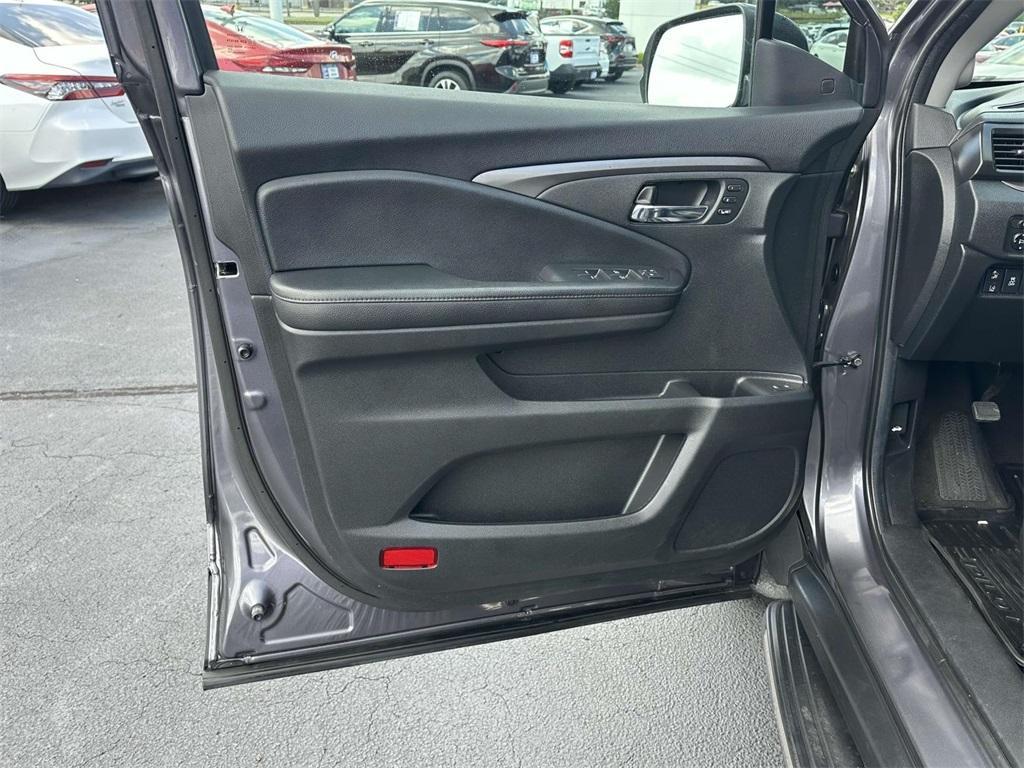 used 2022 Honda Pilot car, priced at $27,984