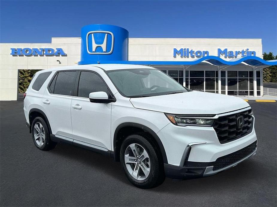 new 2025 Honda Pilot car, priced at $44,698