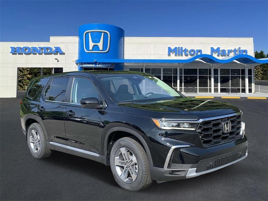 new 2025 Honda Pilot car, priced at $43,078