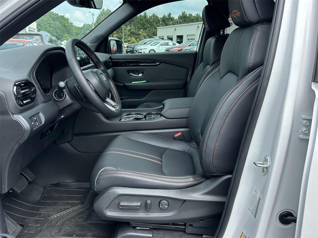new 2025 Honda Pilot car, priced at $49,196