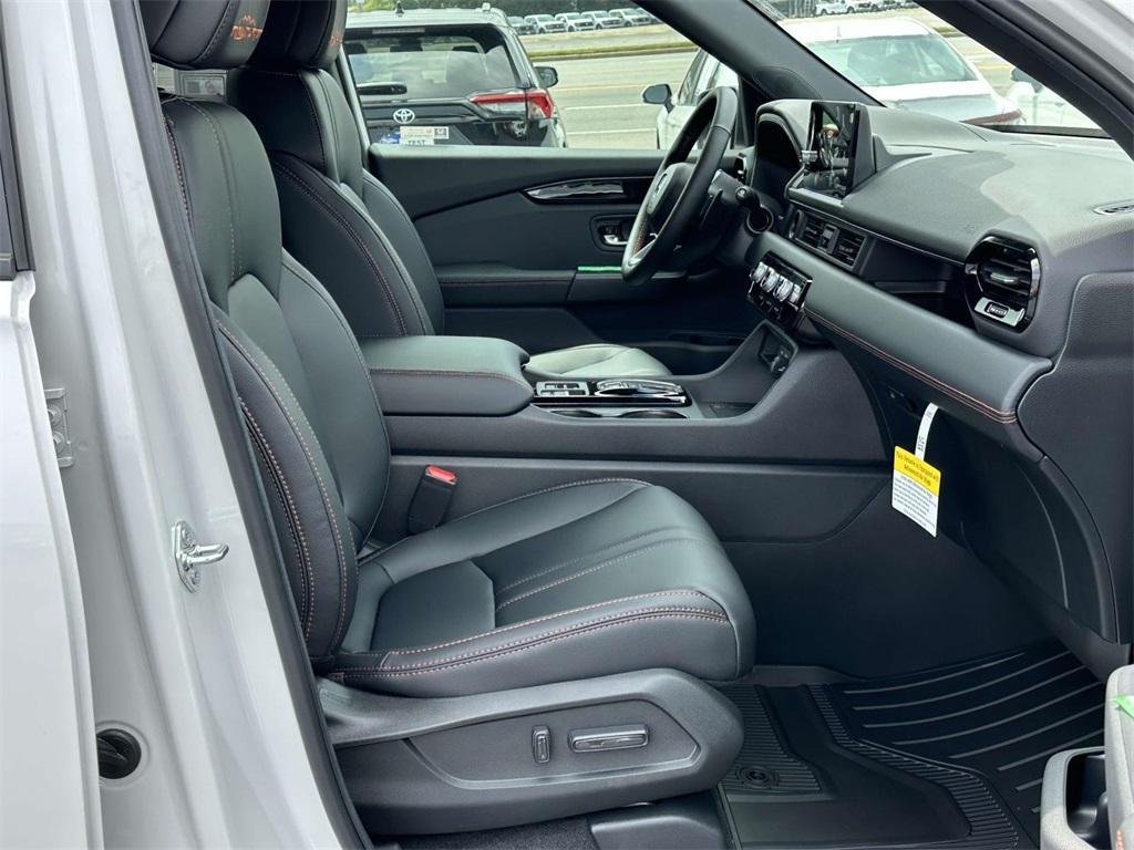 new 2025 Honda Pilot car, priced at $49,196