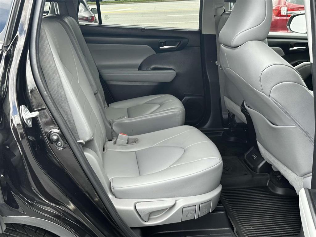 used 2022 Toyota Highlander car, priced at $34,485