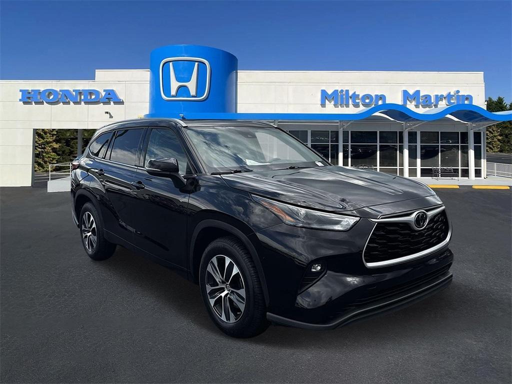 used 2022 Toyota Highlander car, priced at $35,483