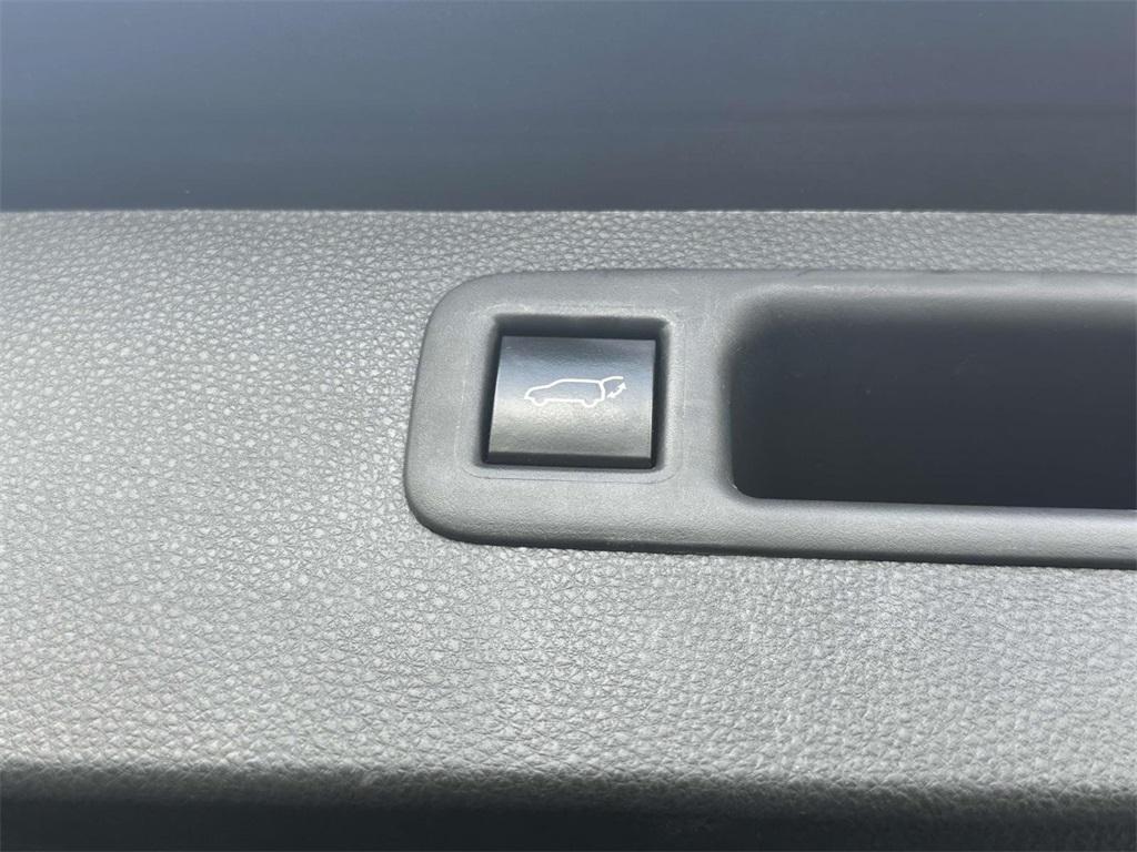 used 2022 Toyota Highlander car, priced at $34,485
