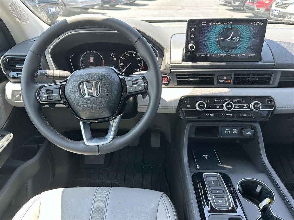 new 2025 Honda Pilot car, priced at $43,135