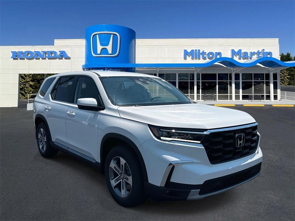 new 2025 Honda Pilot car, priced at $43,135