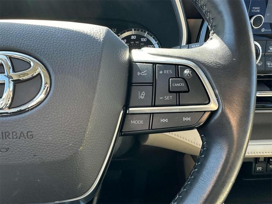 used 2021 Toyota Highlander car, priced at $33,483