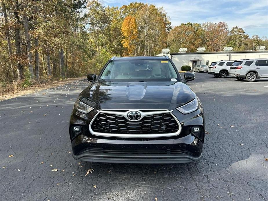 used 2021 Toyota Highlander car, priced at $34,981