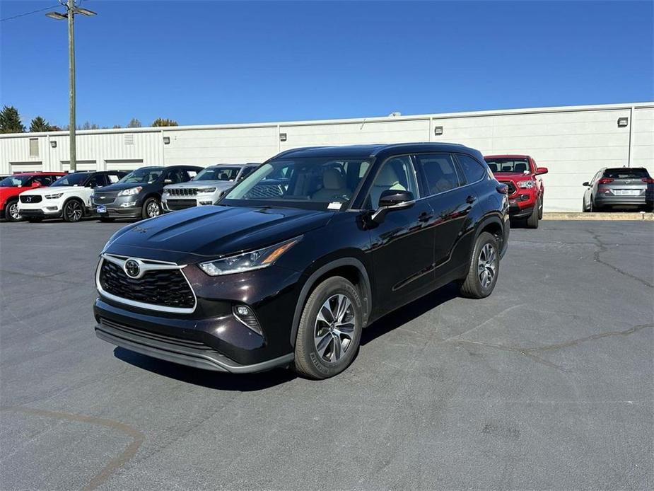 used 2021 Toyota Highlander car, priced at $33,483