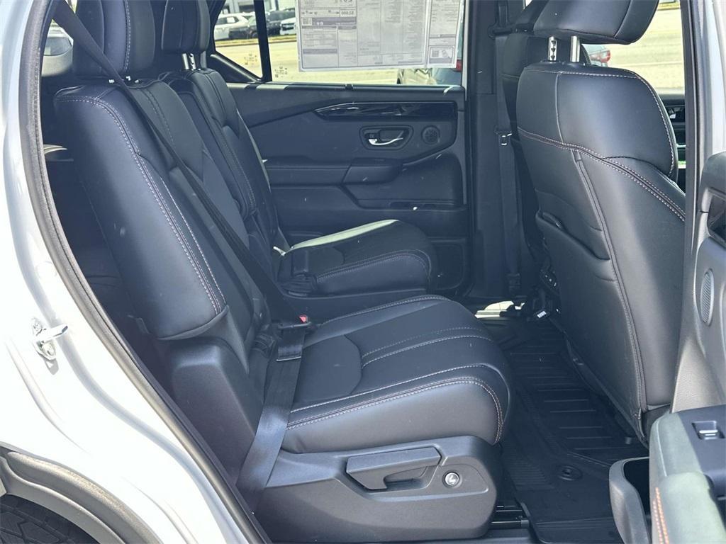 new 2025 Honda Pilot car, priced at $48,740