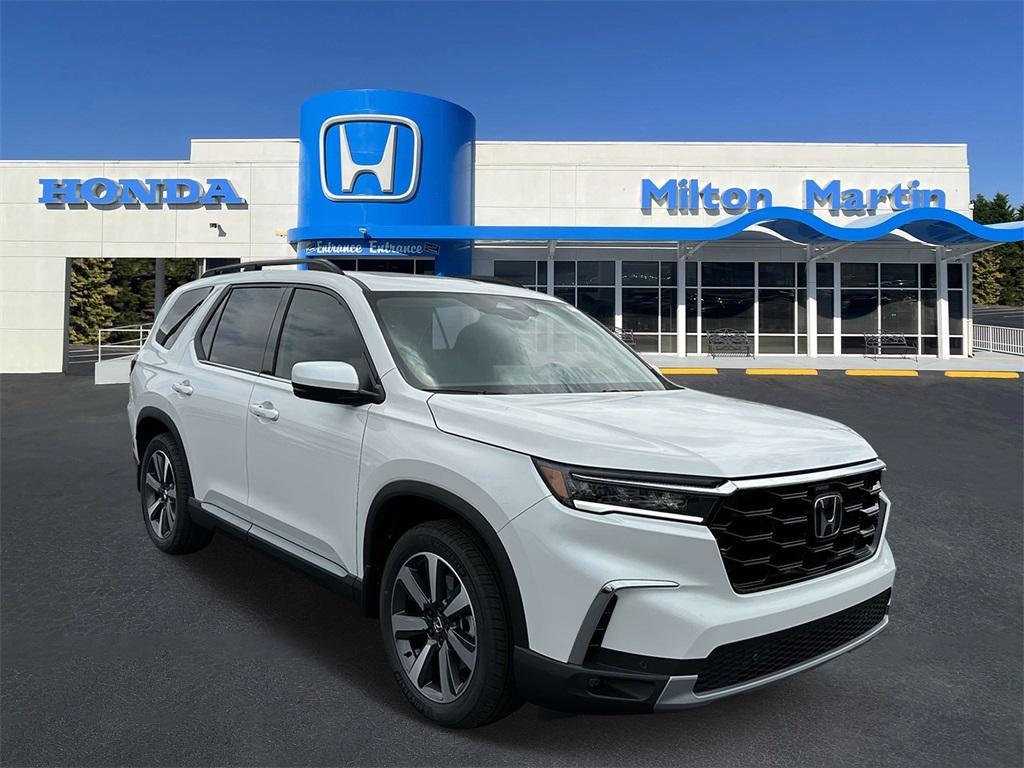 new 2025 Honda Pilot car, priced at $47,923