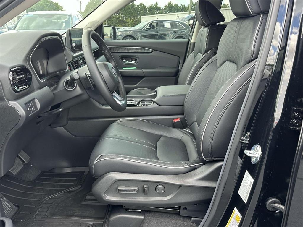 new 2025 Honda Pilot car, priced at $54,563
