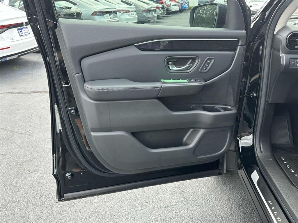 new 2025 Honda Pilot car, priced at $54,563